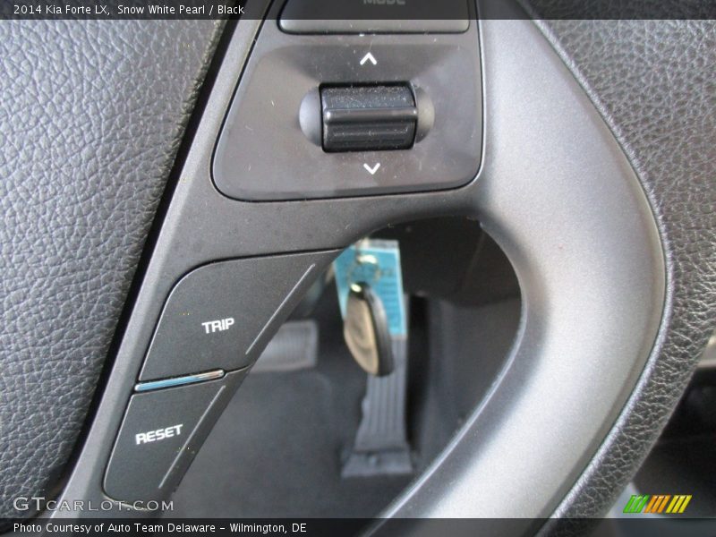 Snow White Pearl / Black 2014 Kia Forte LX
