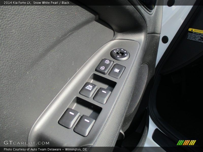 Snow White Pearl / Black 2014 Kia Forte LX