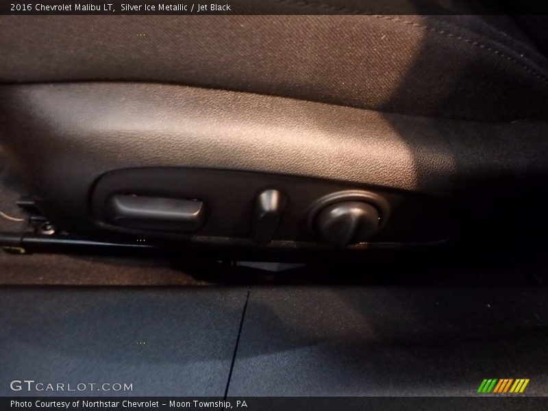 Silver Ice Metallic / Jet Black 2016 Chevrolet Malibu LT