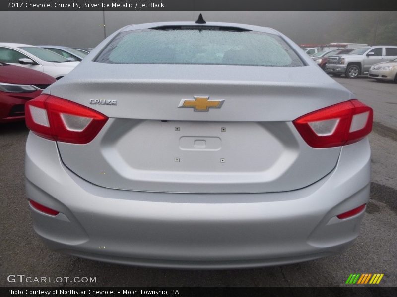 Silver Ice Metallic / Jet Black 2017 Chevrolet Cruze LS