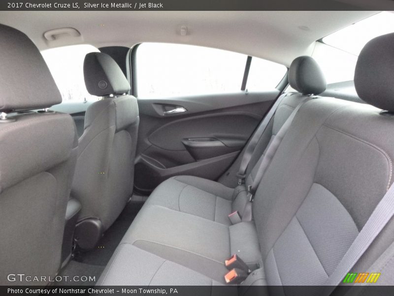 Silver Ice Metallic / Jet Black 2017 Chevrolet Cruze LS