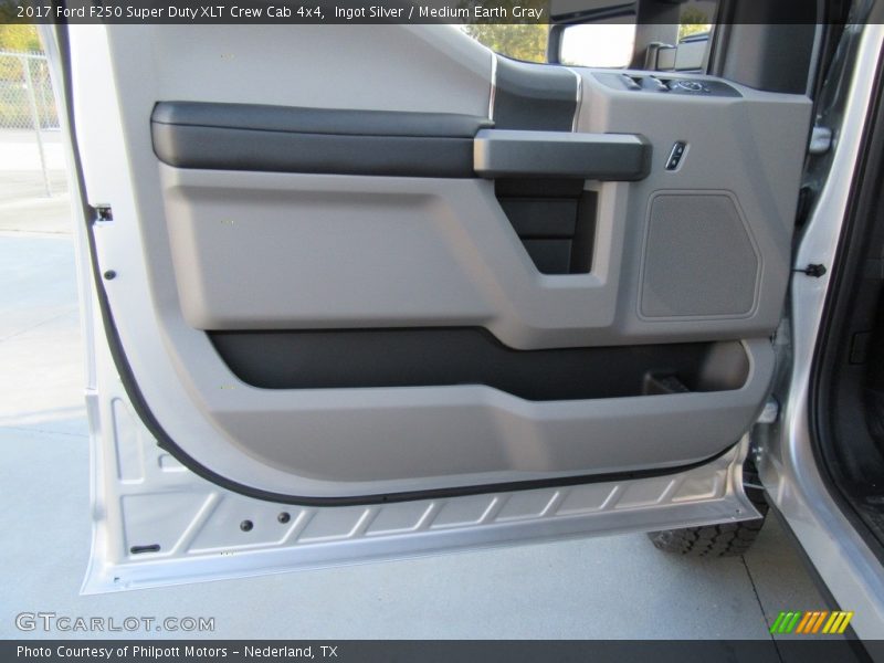 Ingot Silver / Medium Earth Gray 2017 Ford F250 Super Duty XLT Crew Cab 4x4
