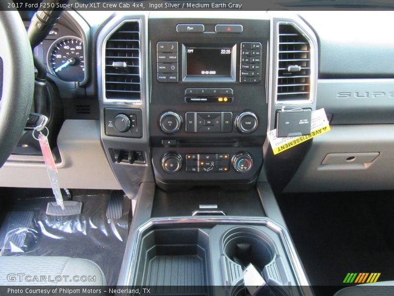 Ingot Silver / Medium Earth Gray 2017 Ford F250 Super Duty XLT Crew Cab 4x4