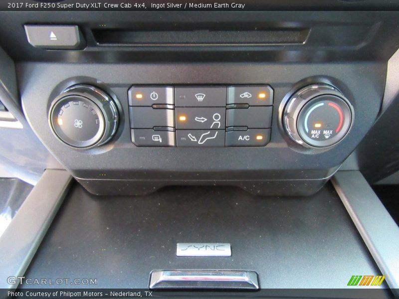 Ingot Silver / Medium Earth Gray 2017 Ford F250 Super Duty XLT Crew Cab 4x4