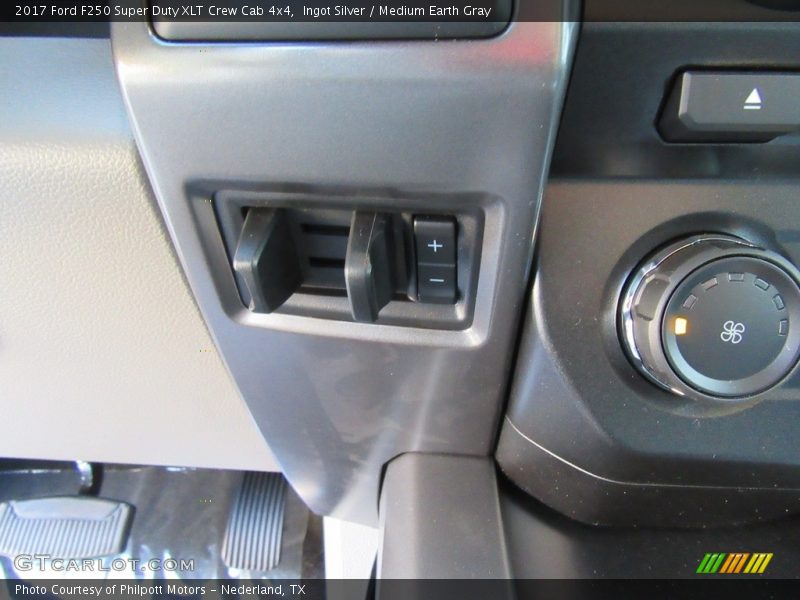 Ingot Silver / Medium Earth Gray 2017 Ford F250 Super Duty XLT Crew Cab 4x4
