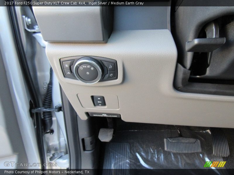 Ingot Silver / Medium Earth Gray 2017 Ford F250 Super Duty XLT Crew Cab 4x4