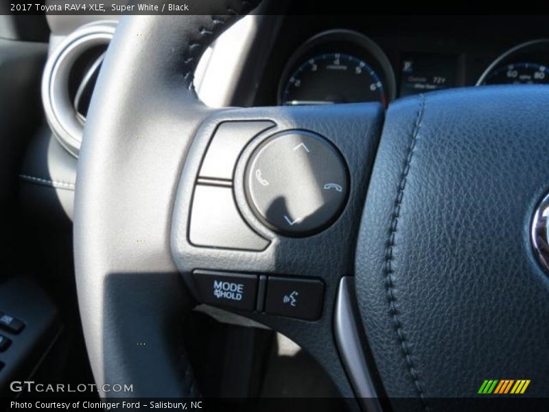 Super White / Black 2017 Toyota RAV4 XLE