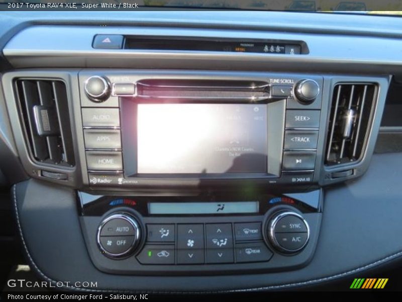 Super White / Black 2017 Toyota RAV4 XLE