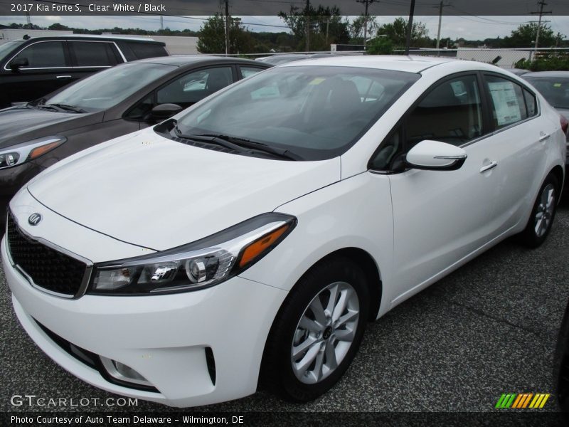 Front 3/4 View of 2017 Forte S