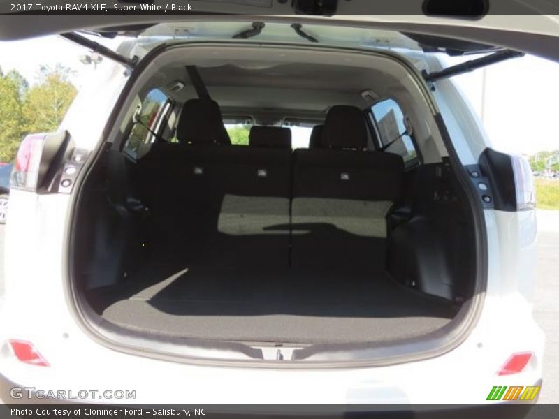 Super White / Black 2017 Toyota RAV4 XLE