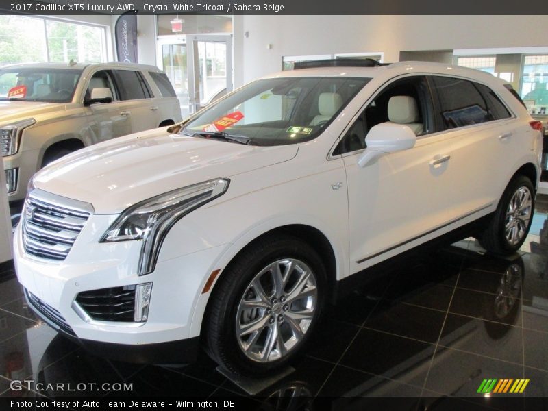 Crystal White Tricoat / Sahara Beige 2017 Cadillac XT5 Luxury AWD