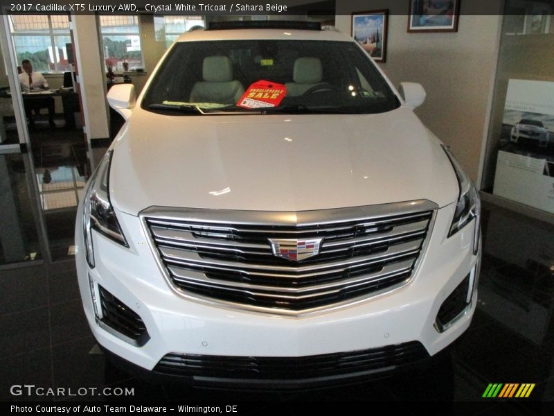 Crystal White Tricoat / Sahara Beige 2017 Cadillac XT5 Luxury AWD