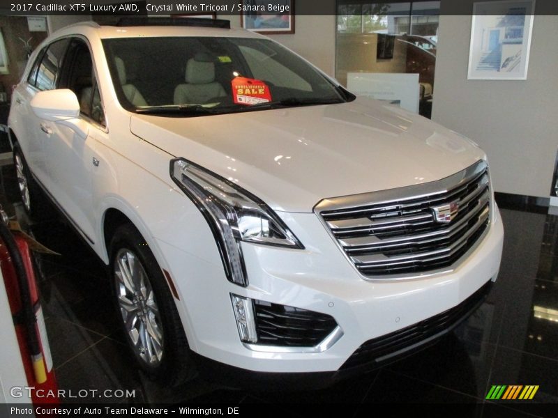 Crystal White Tricoat / Sahara Beige 2017 Cadillac XT5 Luxury AWD