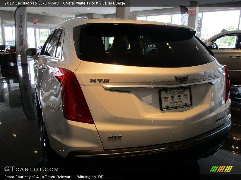 Crystal White Tricoat / Sahara Beige 2017 Cadillac XT5 Luxury AWD