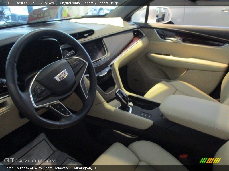 Crystal White Tricoat / Sahara Beige 2017 Cadillac XT5 Luxury AWD