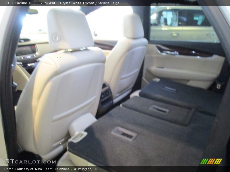 Crystal White Tricoat / Sahara Beige 2017 Cadillac XT5 Luxury AWD