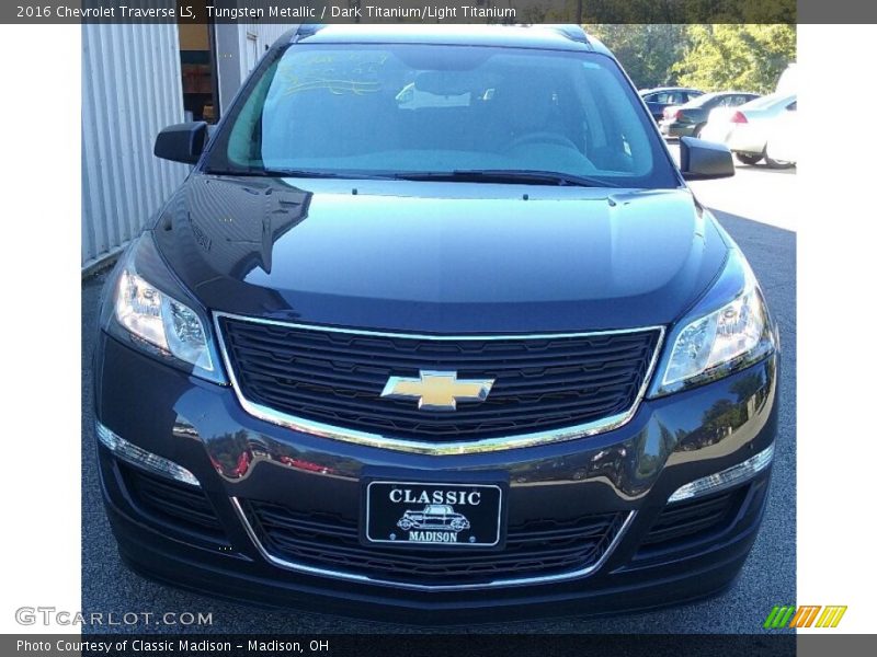Tungsten Metallic / Dark Titanium/Light Titanium 2016 Chevrolet Traverse LS