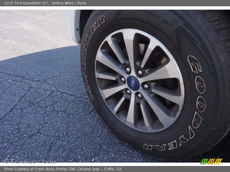 Oxford White / Dune 2015 Ford Expedition XLT