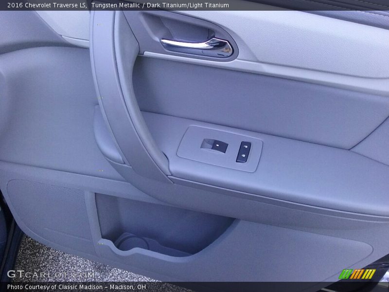 Tungsten Metallic / Dark Titanium/Light Titanium 2016 Chevrolet Traverse LS