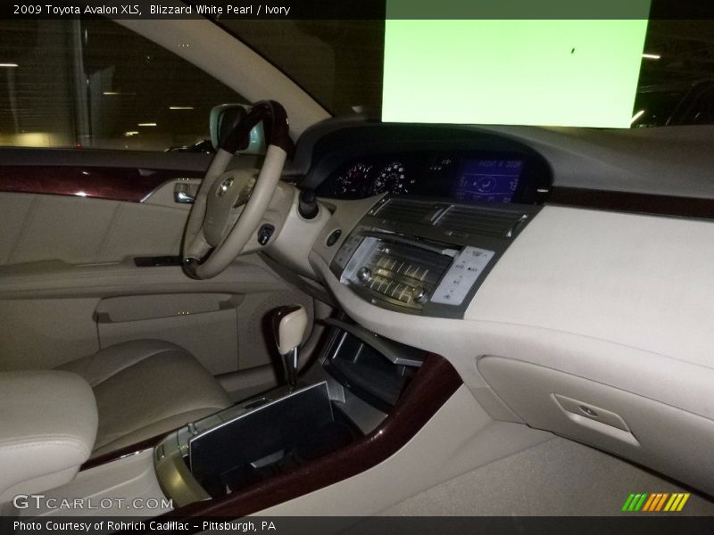 Blizzard White Pearl / Ivory 2009 Toyota Avalon XLS