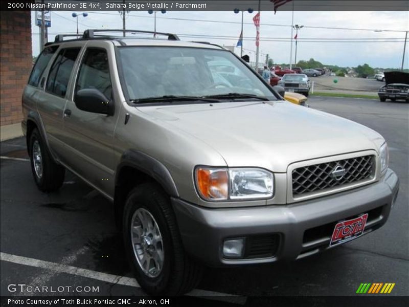 Sahara Beige Metallic / Parchment 2000 Nissan Pathfinder SE 4x4