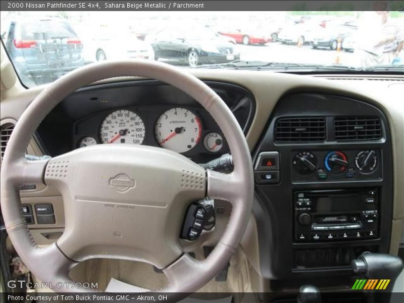 Sahara Beige Metallic / Parchment 2000 Nissan Pathfinder SE 4x4