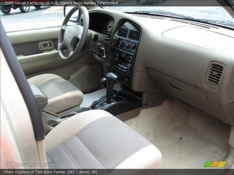 Sahara Beige Metallic / Parchment 2000 Nissan Pathfinder SE 4x4