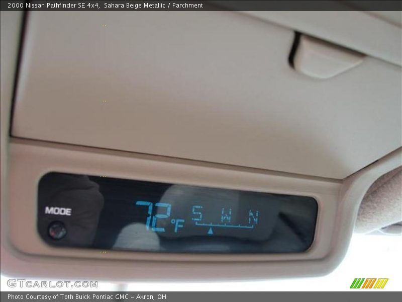 Sahara Beige Metallic / Parchment 2000 Nissan Pathfinder SE 4x4