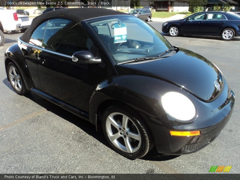 Front 3/4 View of 2009 New Beetle 2.5 Convertible
