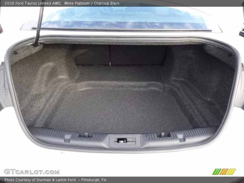  2016 Taurus Limited AWD Trunk