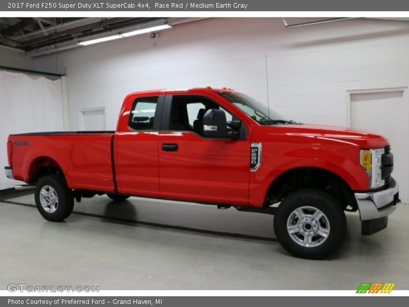 Race Red / Medium Earth Gray 2017 Ford F250 Super Duty XLT SuperCab 4x4