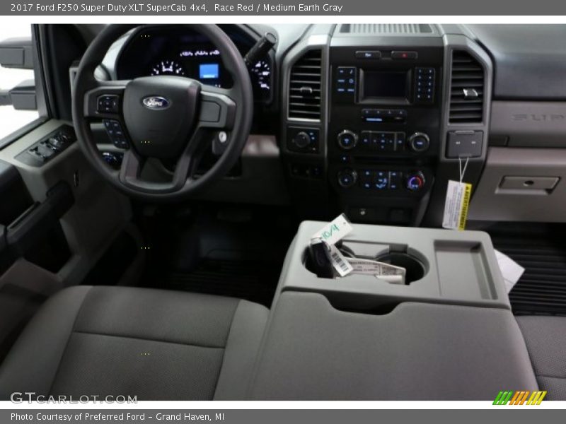 Race Red / Medium Earth Gray 2017 Ford F250 Super Duty XLT SuperCab 4x4