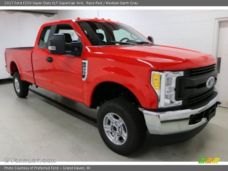 Race Red / Medium Earth Gray 2017 Ford F250 Super Duty XLT SuperCab 4x4