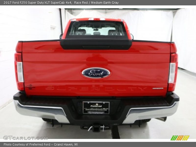 Race Red / Medium Earth Gray 2017 Ford F250 Super Duty XLT SuperCab 4x4
