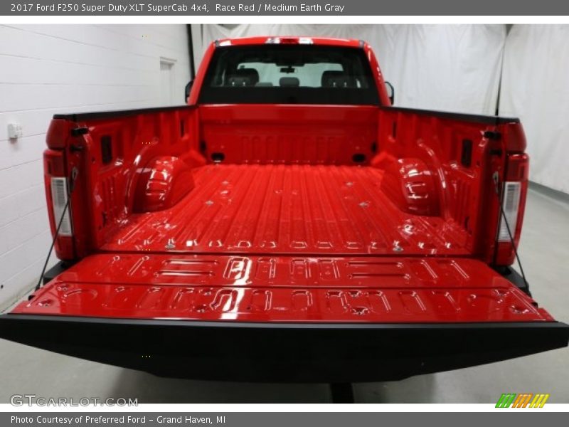 Race Red / Medium Earth Gray 2017 Ford F250 Super Duty XLT SuperCab 4x4