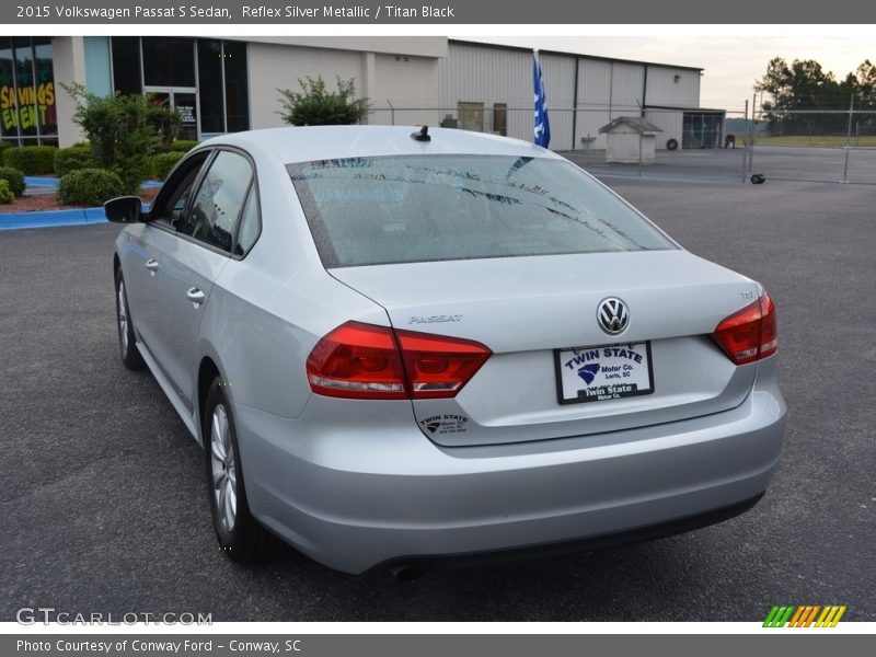 Reflex Silver Metallic / Titan Black 2015 Volkswagen Passat S Sedan