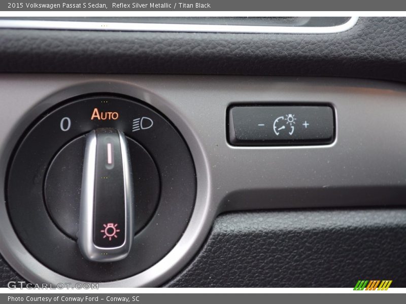 Reflex Silver Metallic / Titan Black 2015 Volkswagen Passat S Sedan