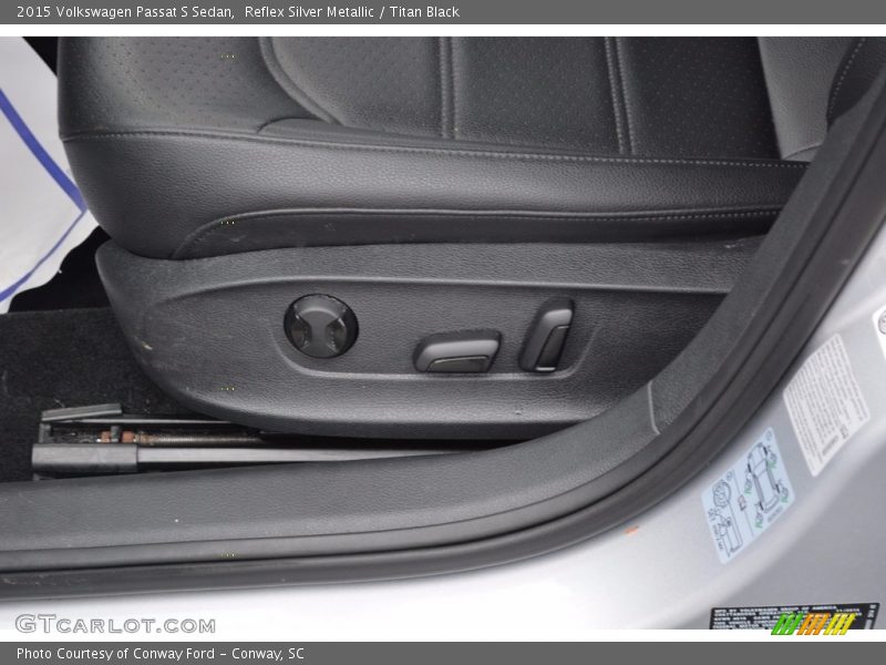 Reflex Silver Metallic / Titan Black 2015 Volkswagen Passat S Sedan