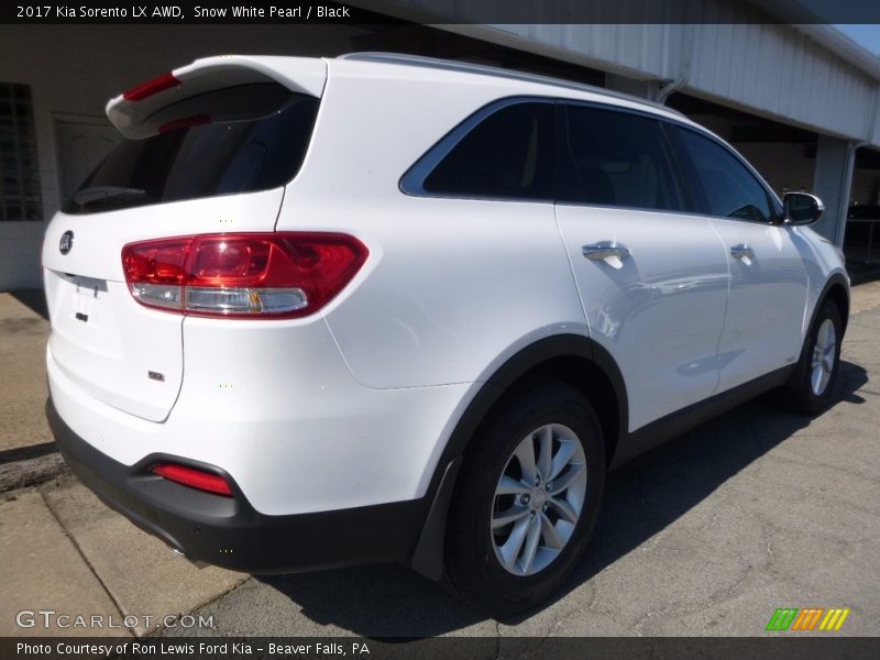 Snow White Pearl / Black 2017 Kia Sorento LX AWD