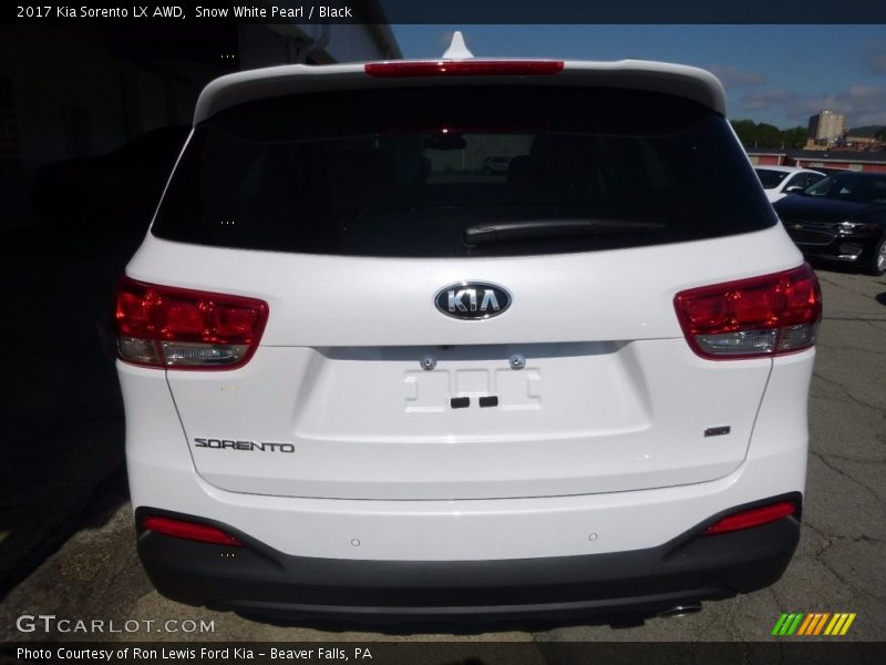 Snow White Pearl / Black 2017 Kia Sorento LX AWD