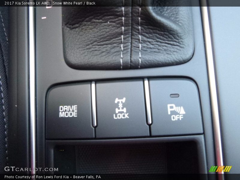 Snow White Pearl / Black 2017 Kia Sorento LX AWD