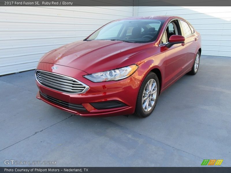 Front 3/4 View of 2017 Fusion SE