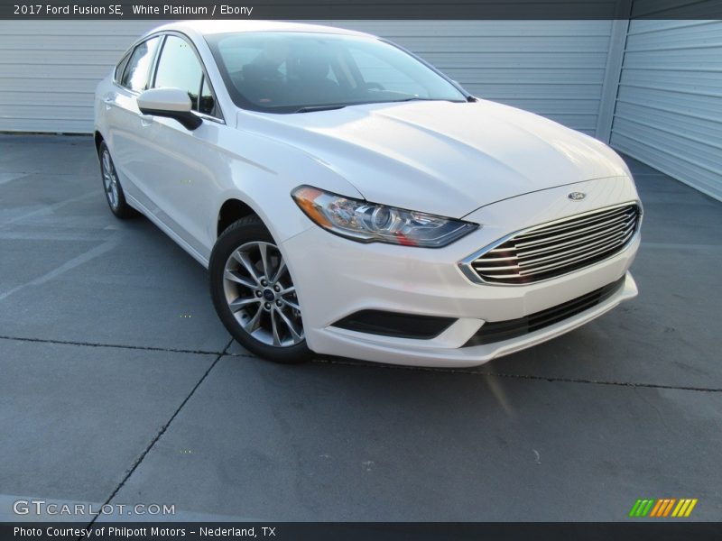 Front 3/4 View of 2017 Fusion SE