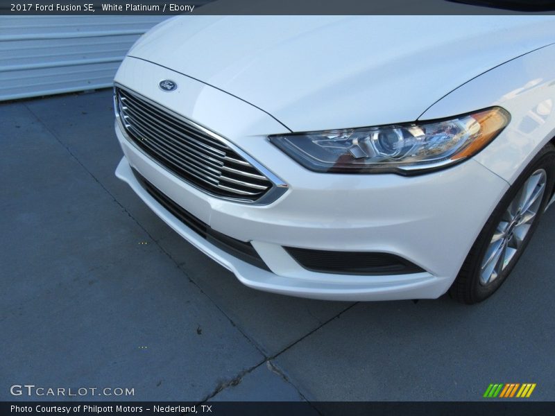 White Platinum / Ebony 2017 Ford Fusion SE