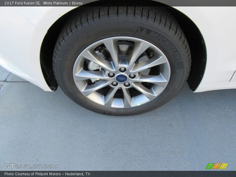 White Platinum / Ebony 2017 Ford Fusion SE