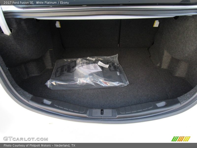 White Platinum / Ebony 2017 Ford Fusion SE