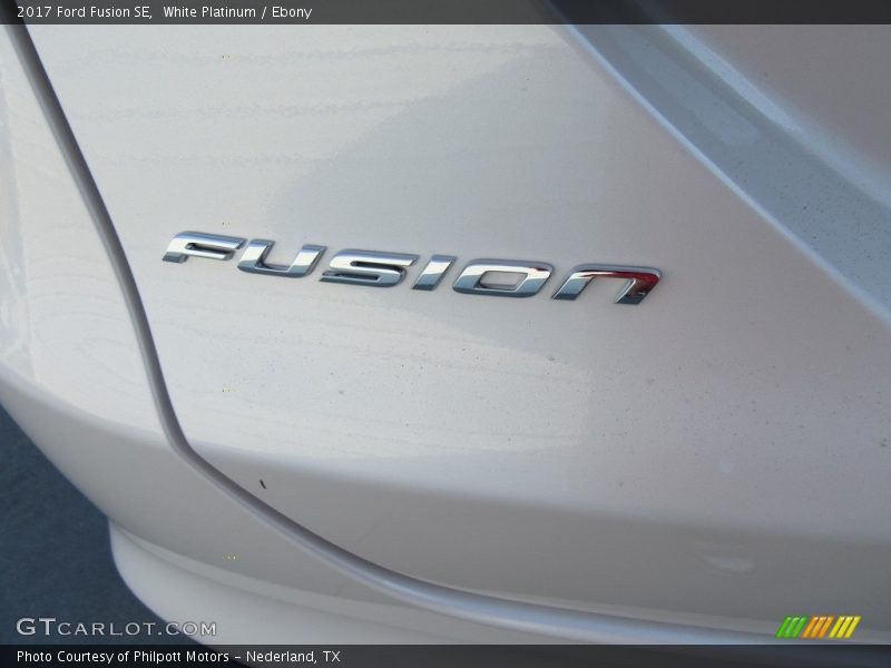 White Platinum / Ebony 2017 Ford Fusion SE
