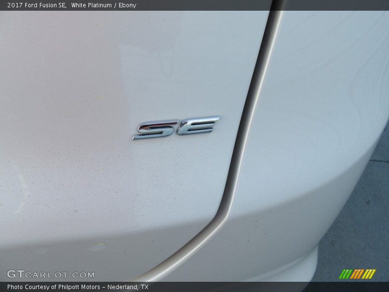 White Platinum / Ebony 2017 Ford Fusion SE