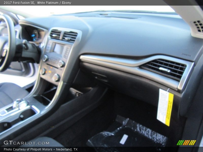 White Platinum / Ebony 2017 Ford Fusion SE