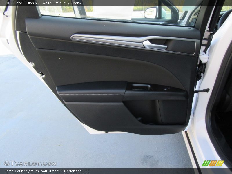 White Platinum / Ebony 2017 Ford Fusion SE